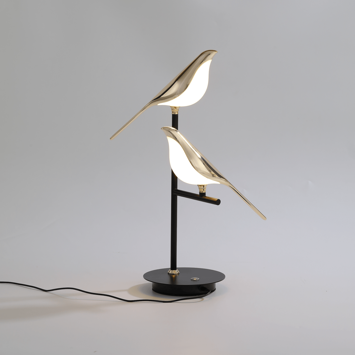 Aviara — Golden Vogel Tischlampe mit warmem Umgebungslicht