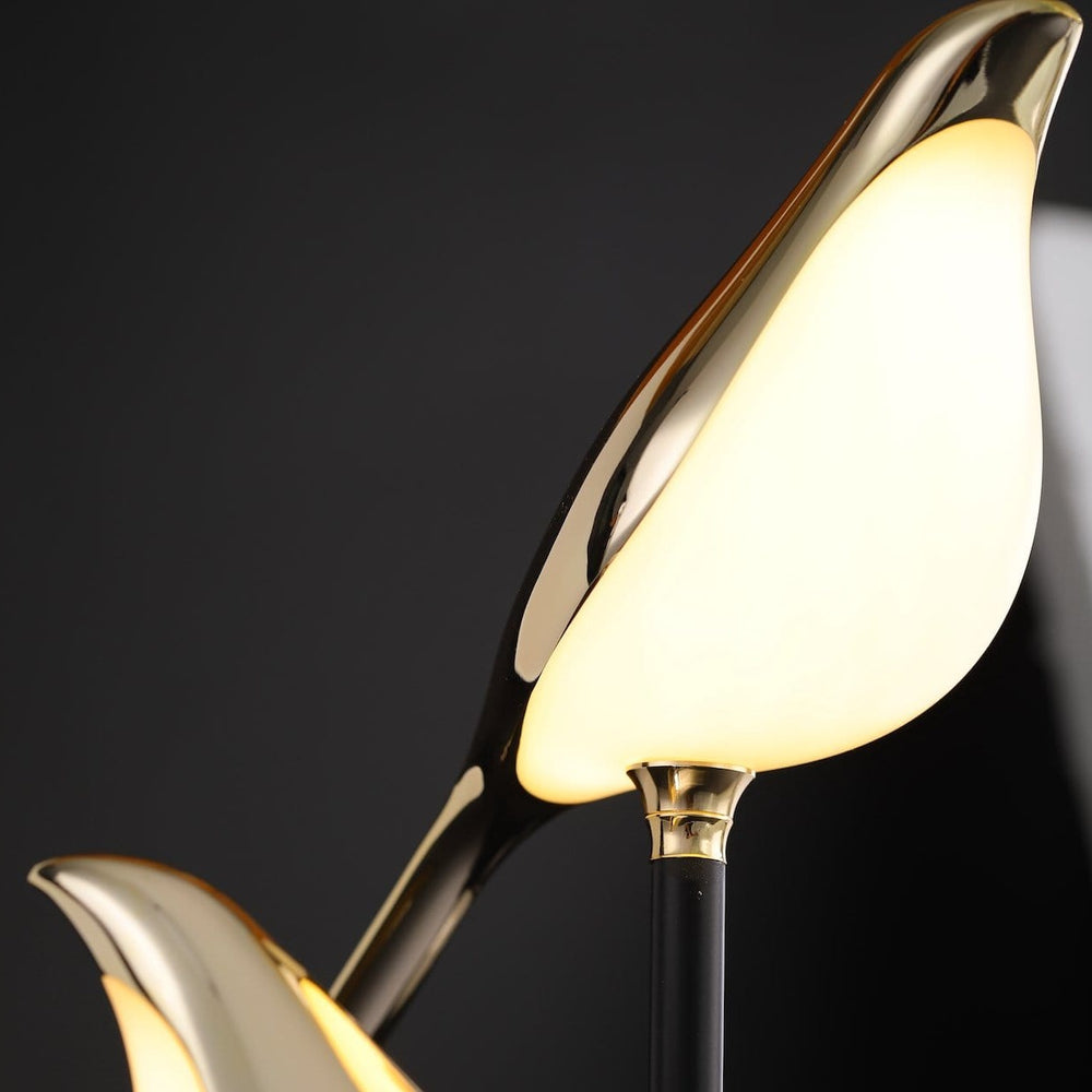 Aviara — Golden Vogel Tischlampe mit warmem Umgebungslicht