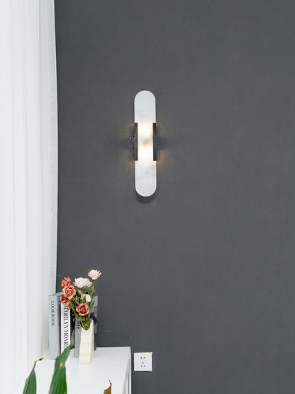 Sorenis — Verlängerte Alabaster-Wandlampe mit klassischem Metalldesign