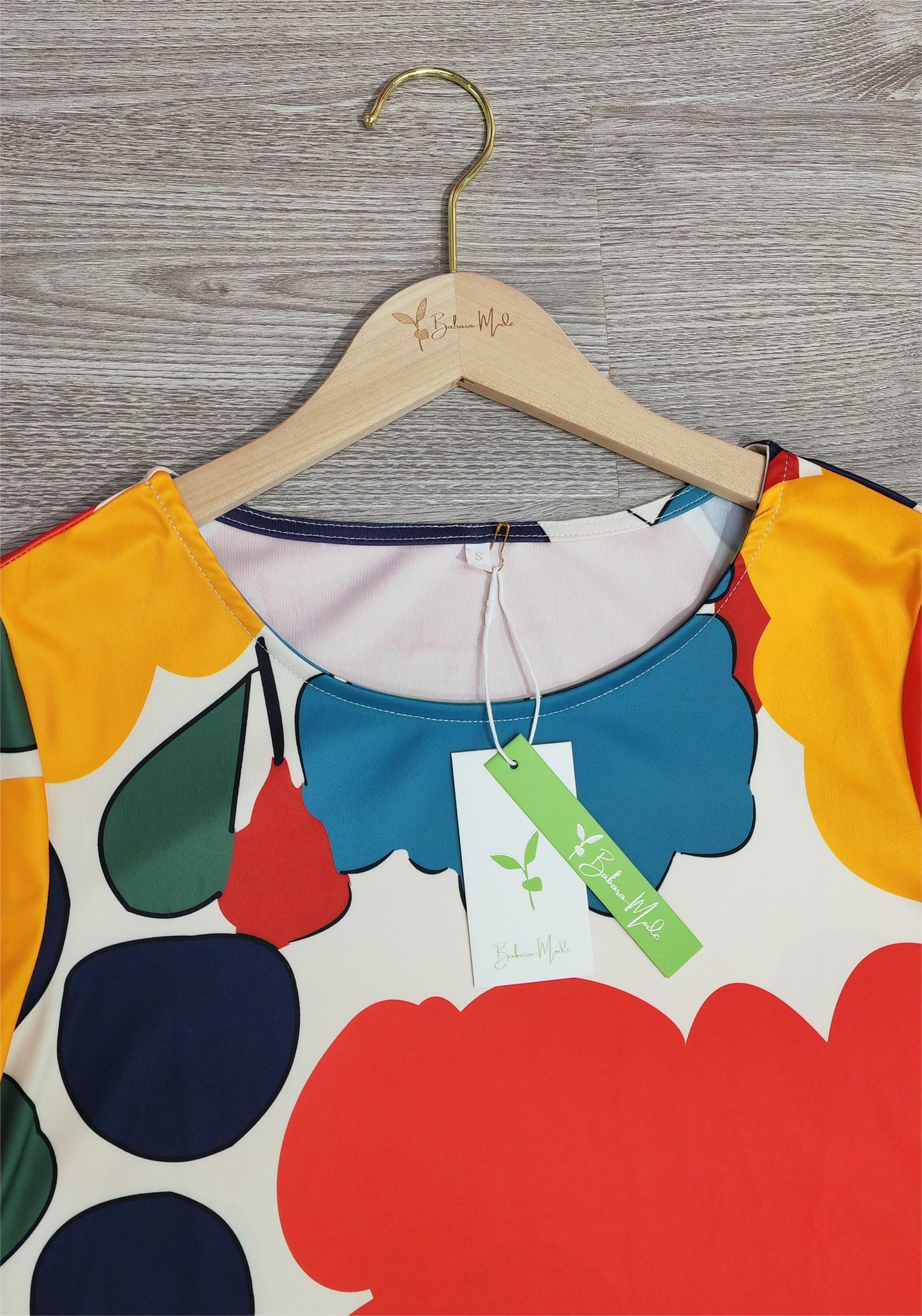 Charmante multi -colored MIDI -jurk