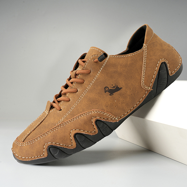 Lederen op blote voeten schoenen