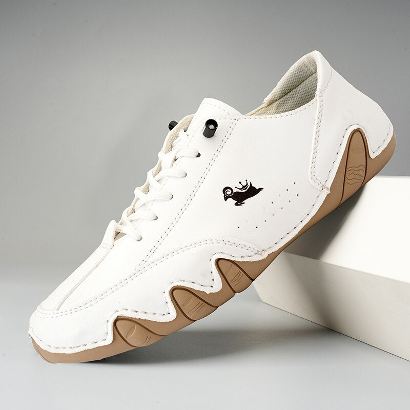 Lederen op blote voeten schoenen